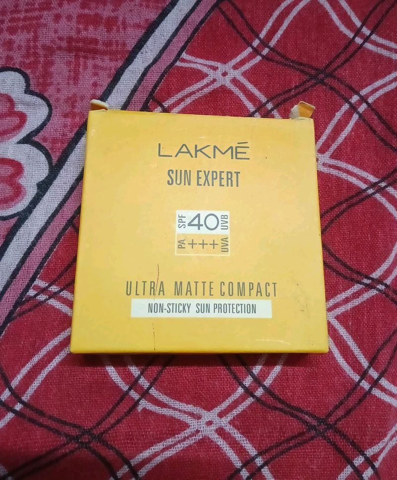 Lakme Sun Expert Compact