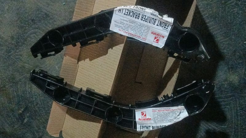 Front bumper bracket Toyota Innova