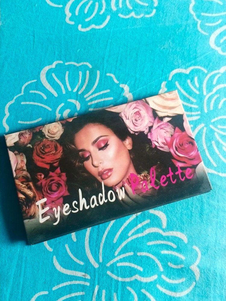 HUDA BEAUTY EYESHADOW PALETTE