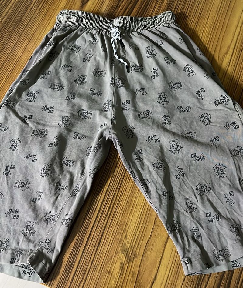 This is a shorts for boys or girl both.