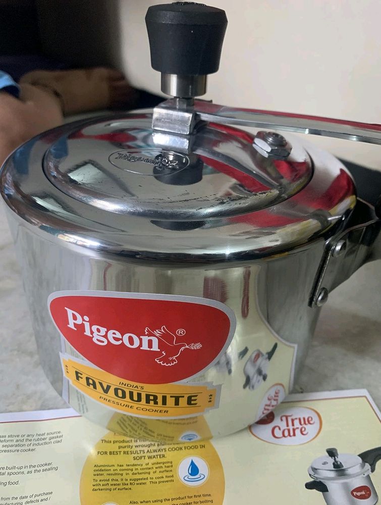 Pigeon Induction Base Pressure Cooker 3 L