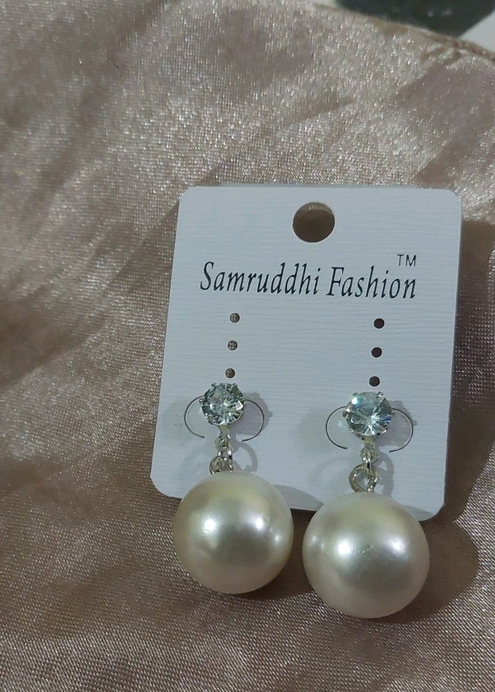 Stone pearl Attached Earrings