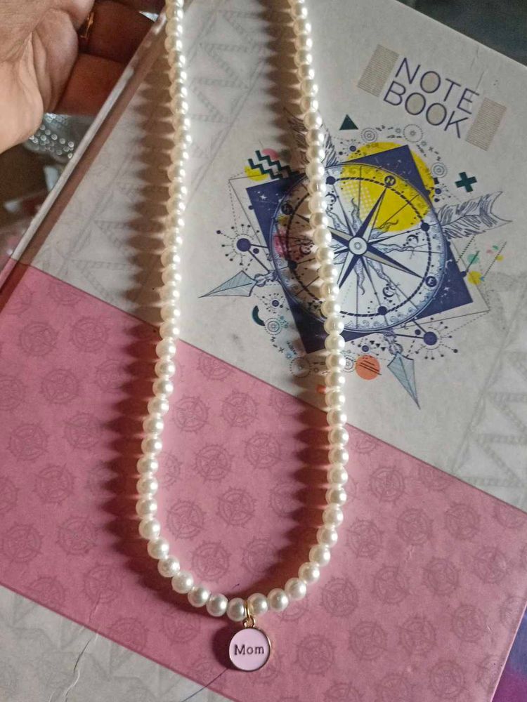 Beautiful Pearl Charm Nacklace