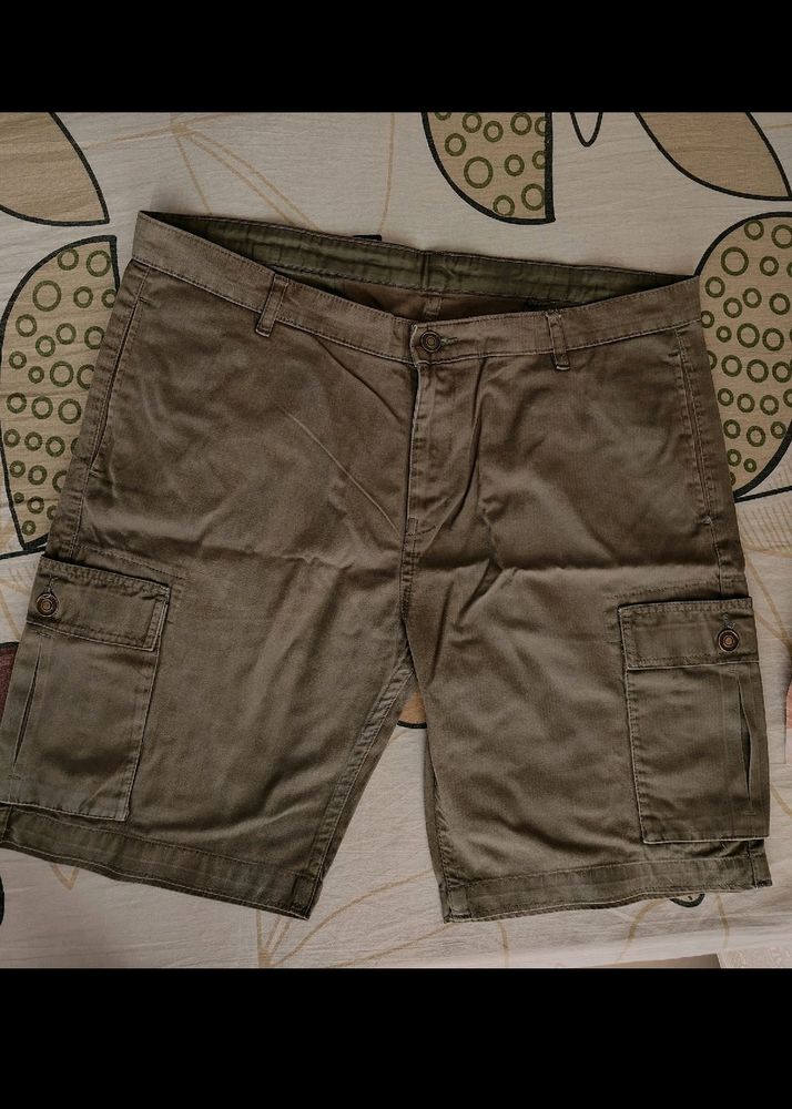 Men's Shorts With 4 Pockets.