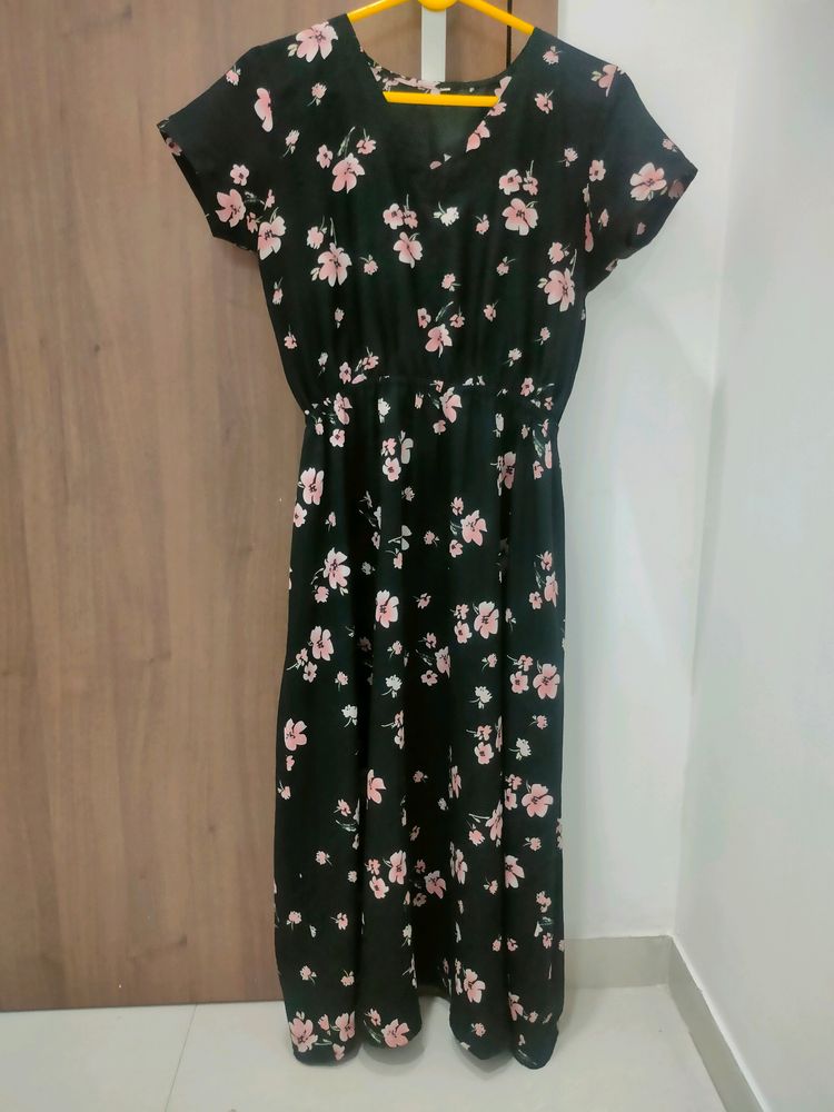 Floral Midi Dress 🖤