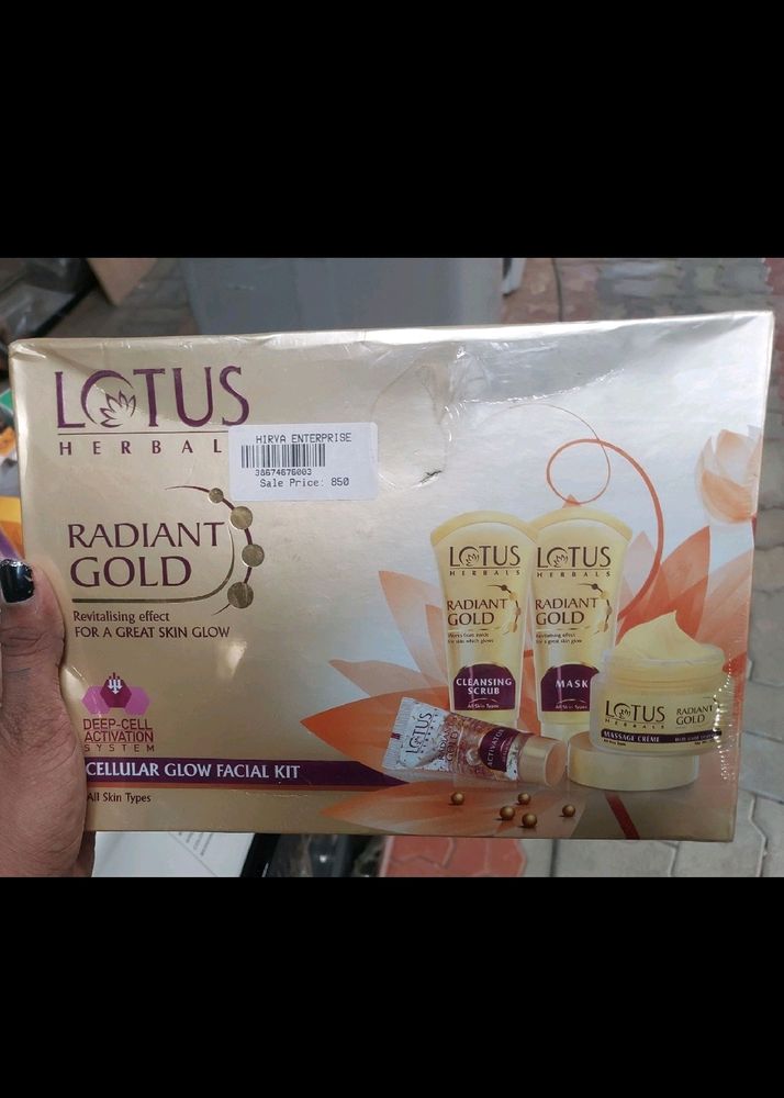 Lotus Hebals Facail Kit Golden