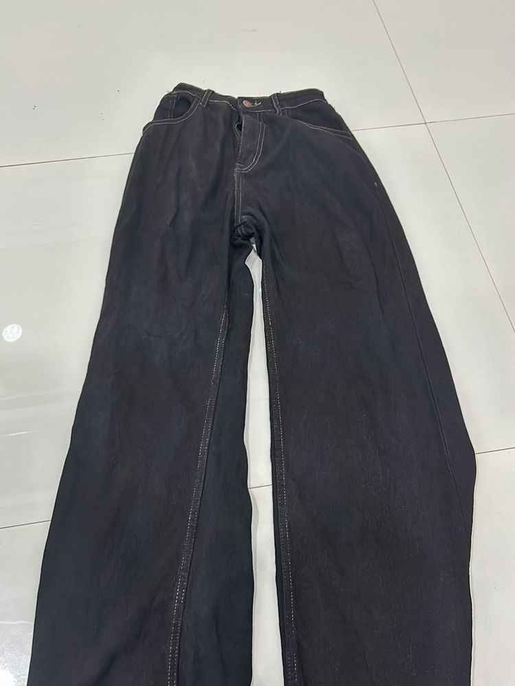 BLACK BAGGY JEANS