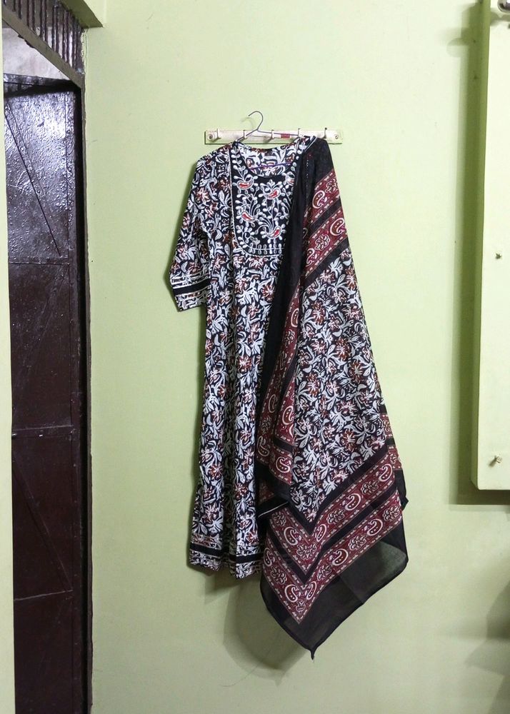 New/Unused A Line Kurti With Pant And Dupatta