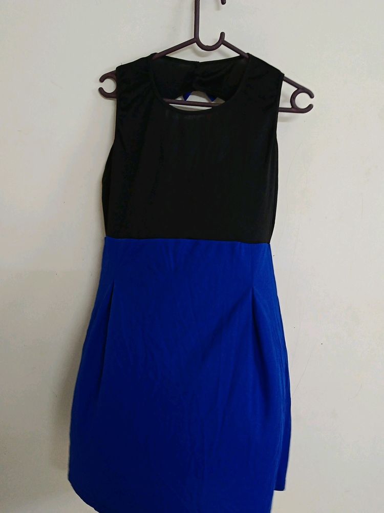 Blue Dress With Bow Shape At The Back