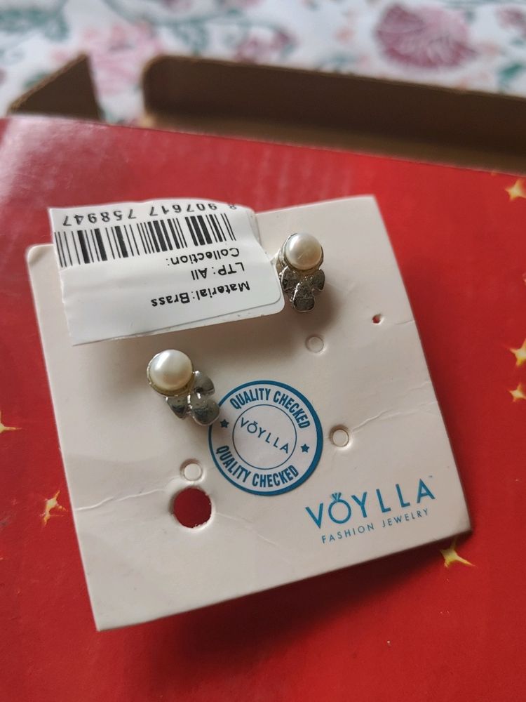 oylla Pearl Stud Earrings for Women (Silver)