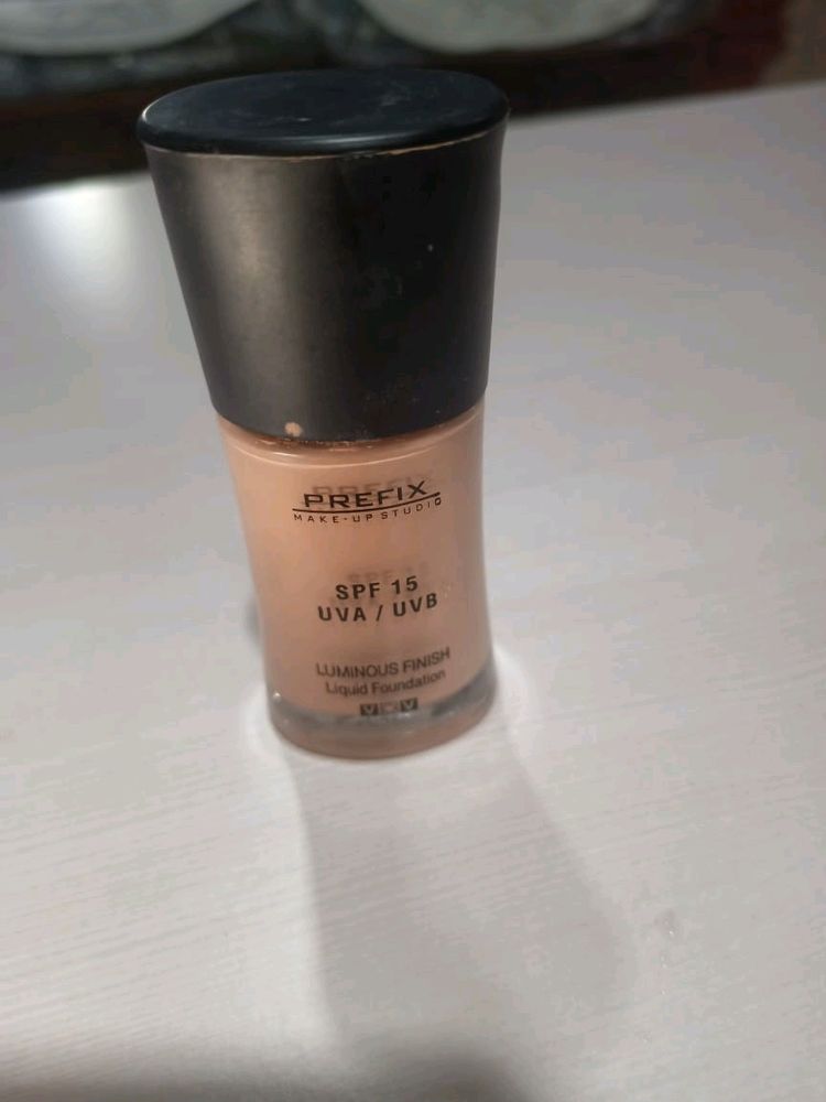 Prefix Make Up Studio Foundation