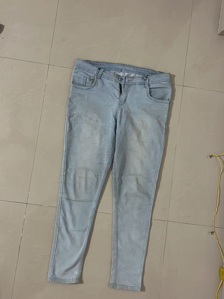 Slim fit blue jeans