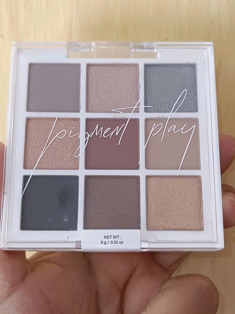 Pigment Play Eyeshadow Palette