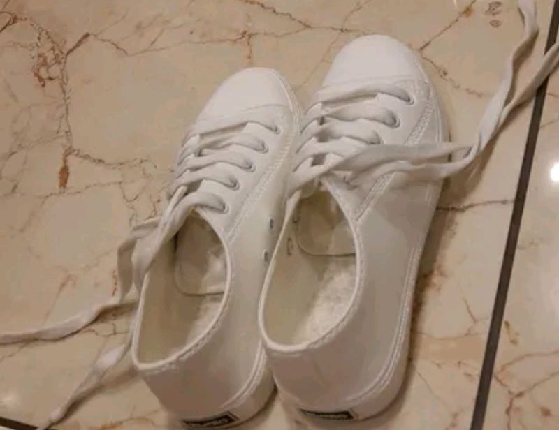 Women's White zudio Sneakers