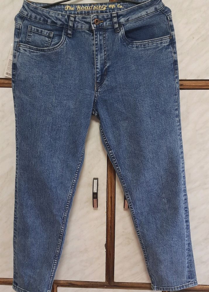 Boyfriend Fit Light Fade Cropped Jeans