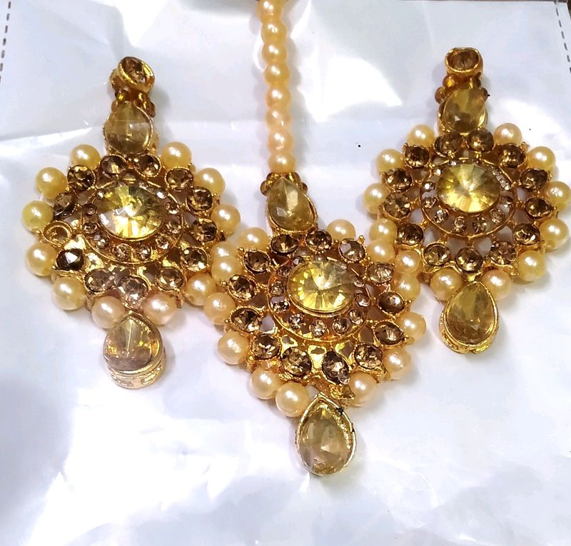 Alloy Gold Plated Set Of Maang Tikka and Earrings