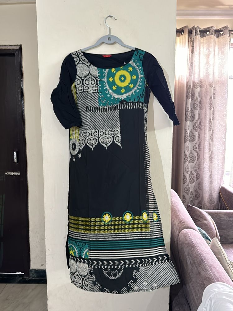 W Black Kurti