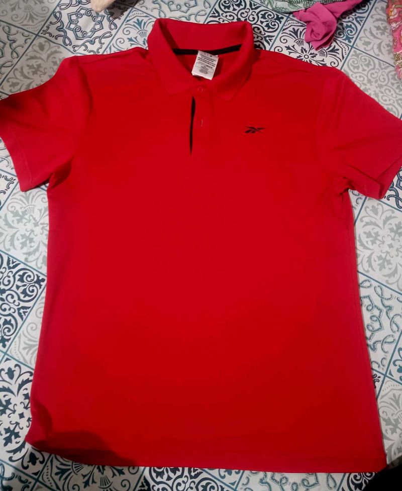 Reebok Men Red Collar T-shirt