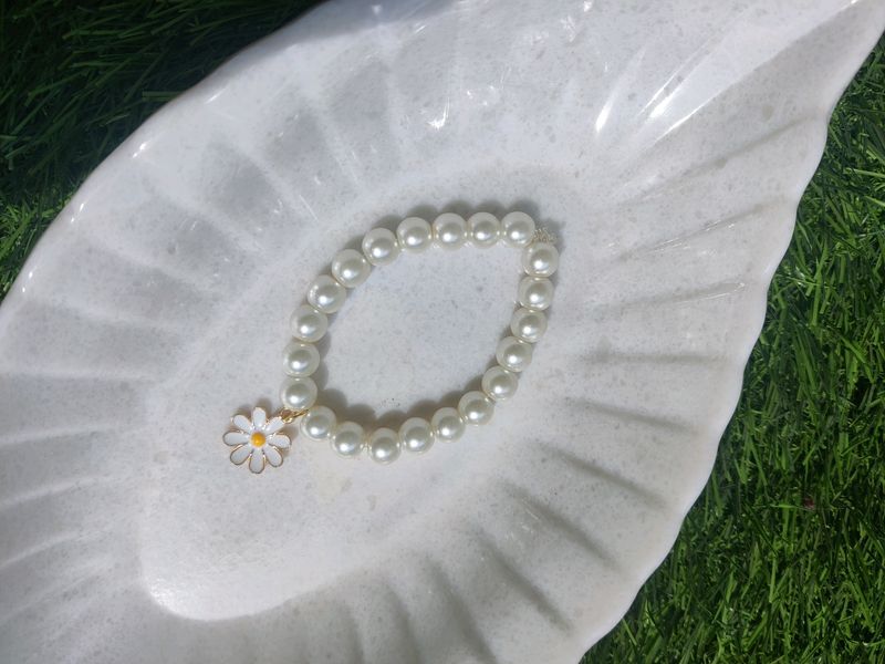 Daisy Pearl Bracelet